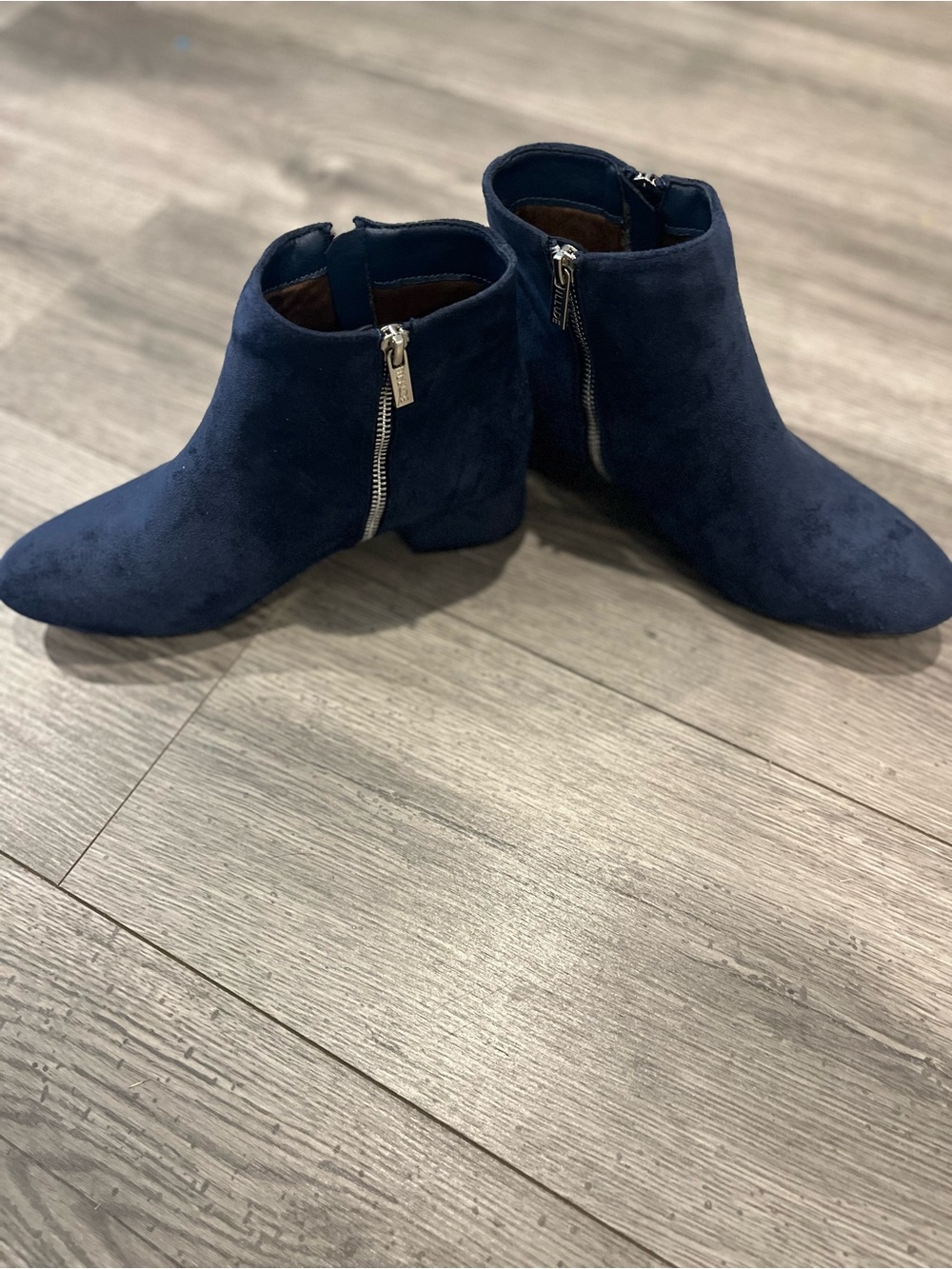 Illude Women’s Ankle Boot Closed Toe Navy Blue 8 Double Side Zipper Block Heel